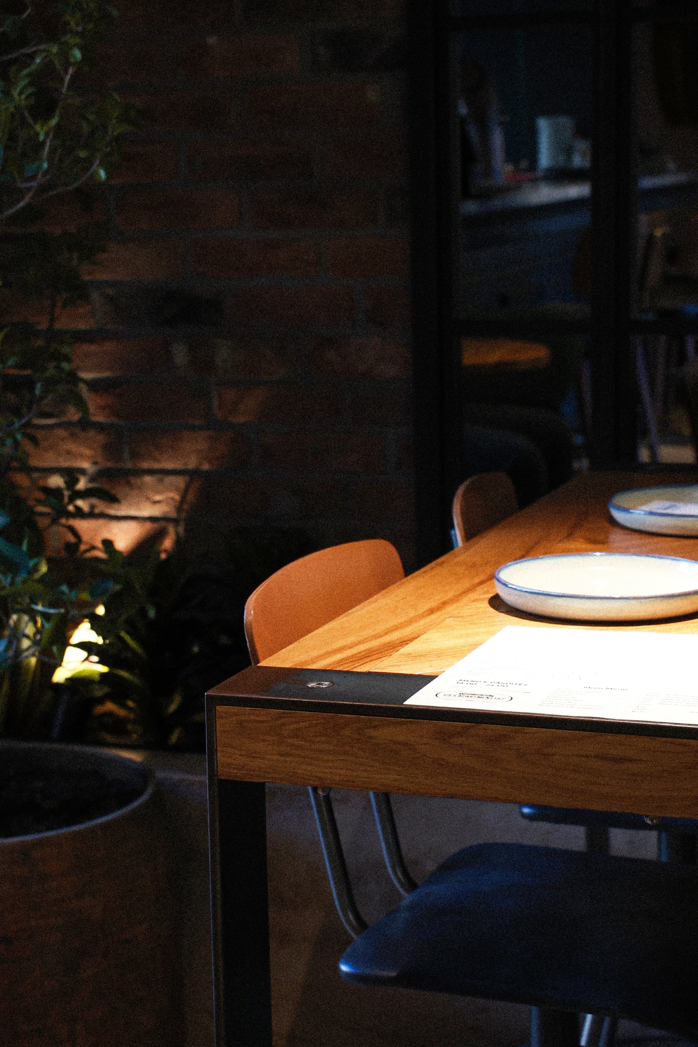 Cozy corner table